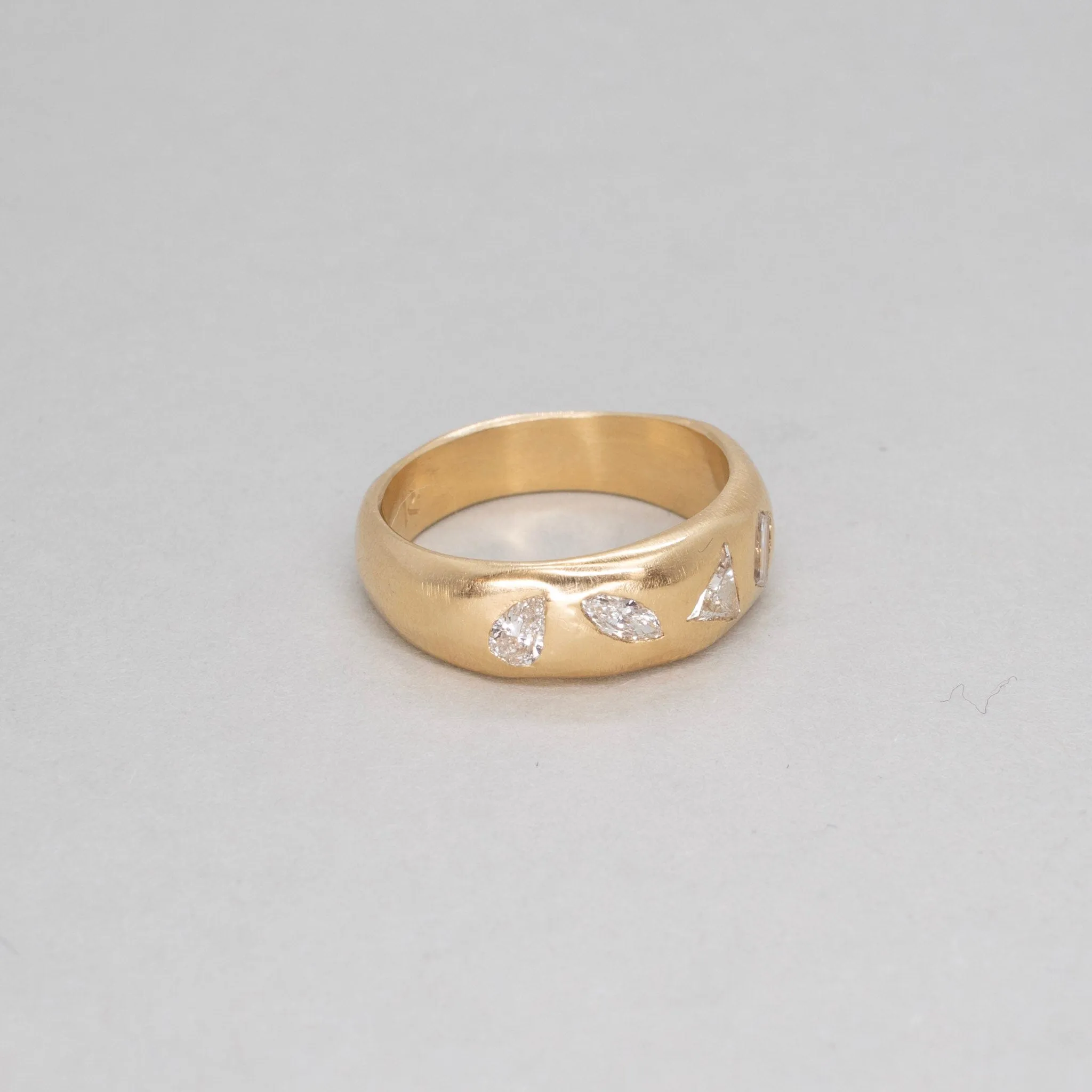 18K Smooth Geometric Diamond Band