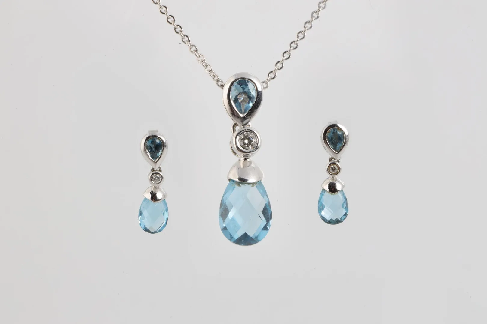 18" 14k White Gold Necklace and Earrings Set with 0.09tcw Diamonds and 4.65tcw Blue Topaz (4.55g.)