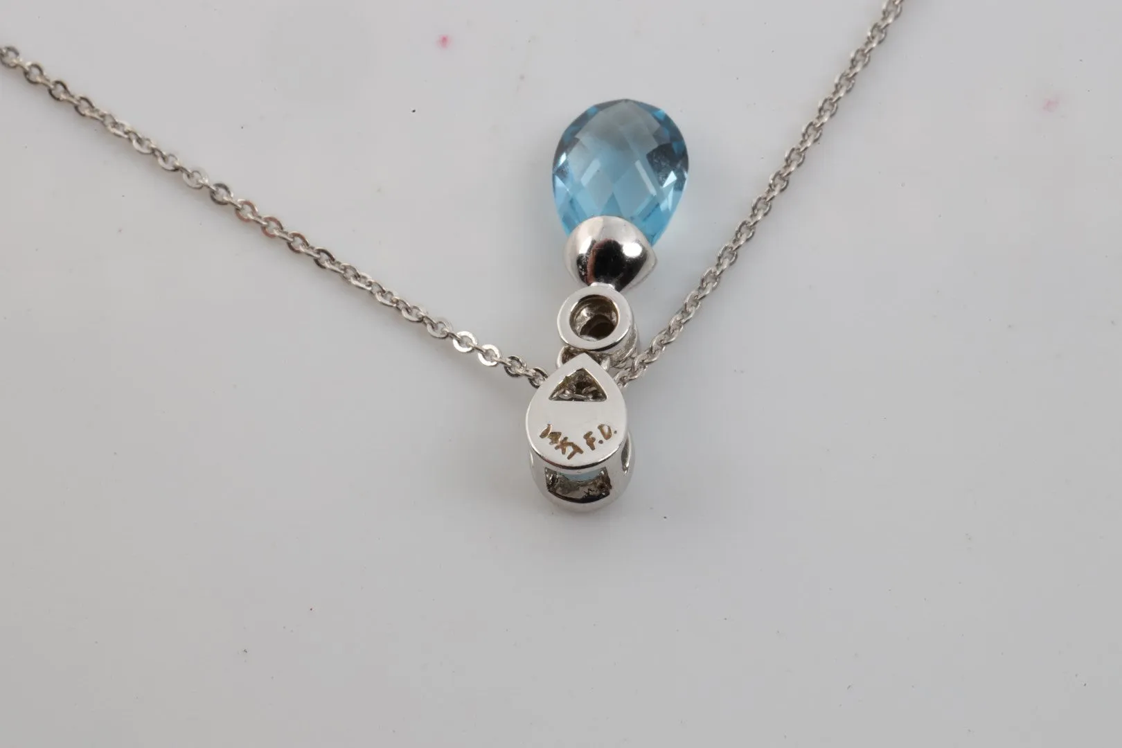 18" 14k White Gold Necklace and Earrings Set with 0.09tcw Diamonds and 4.65tcw Blue Topaz (4.55g.)