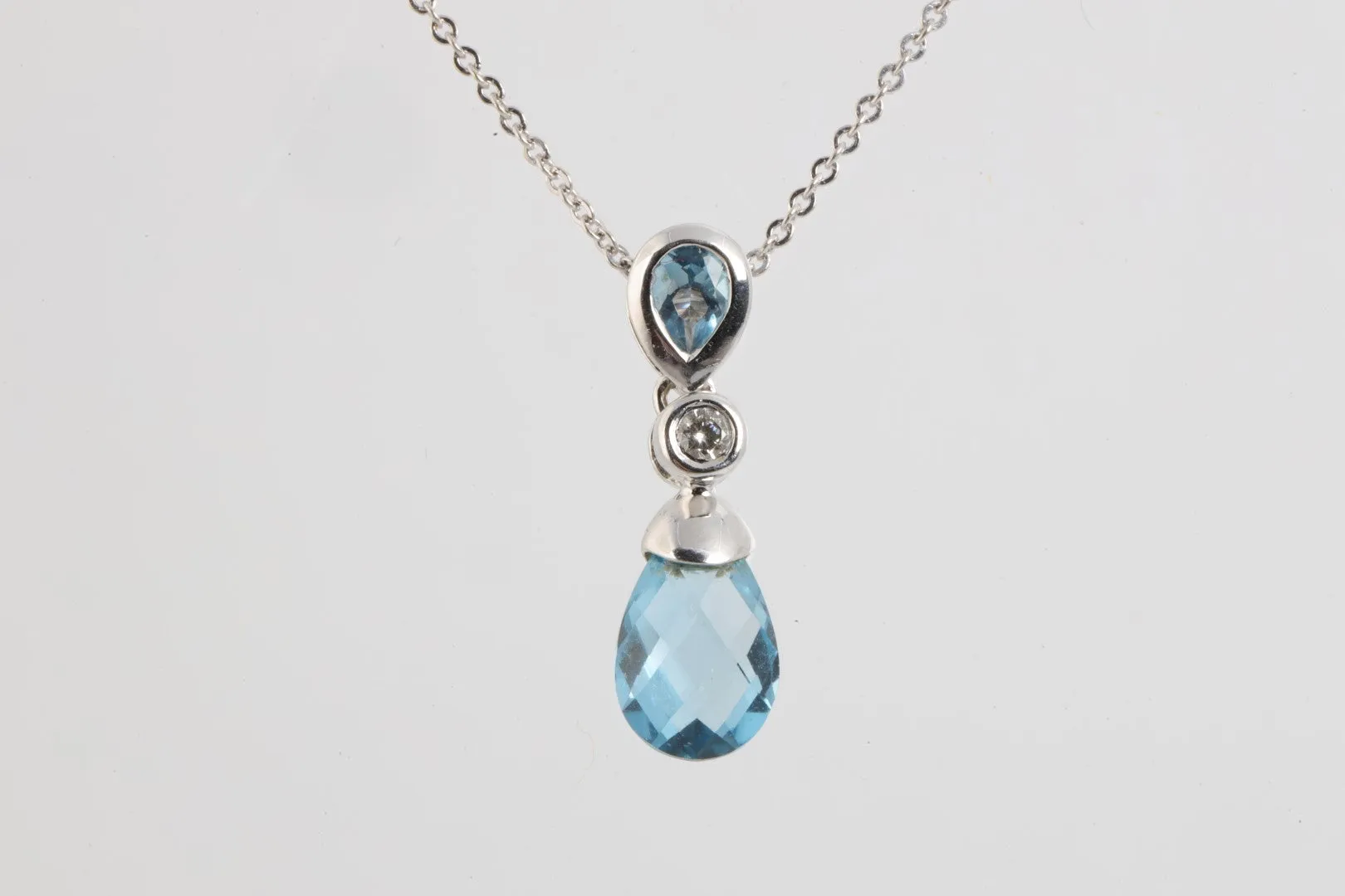 18" 14k White Gold Necklace and Earrings Set with 0.09tcw Diamonds and 4.65tcw Blue Topaz (4.55g.)