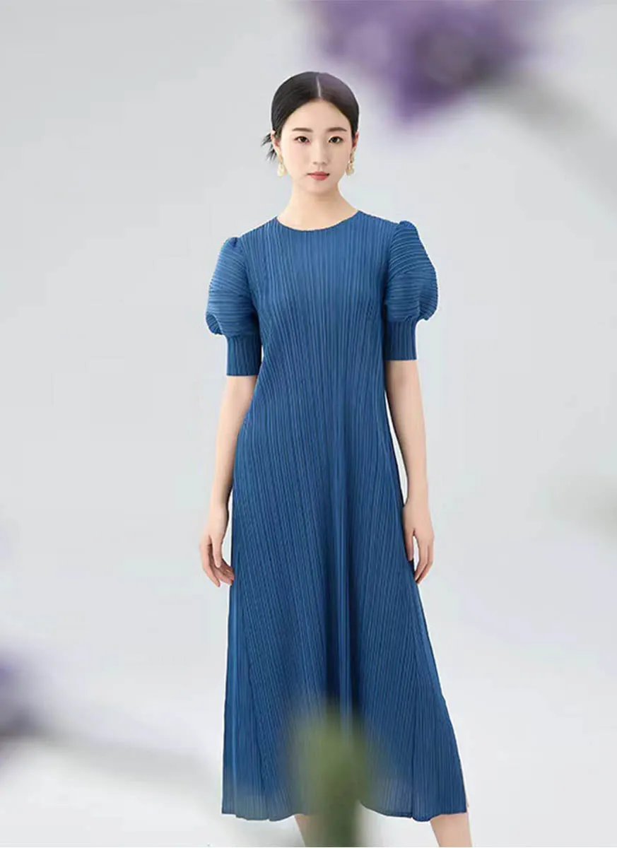 8240057 Round Neck Puff Sleeve Pleated Dress