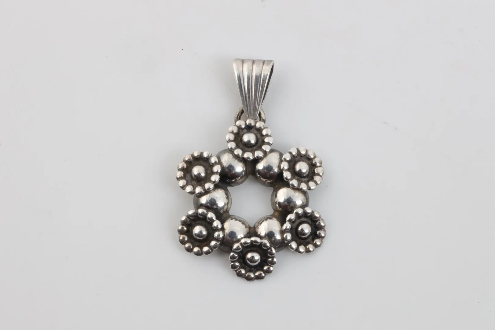 925 Silver Dome Flower Pendant (3.29g.)