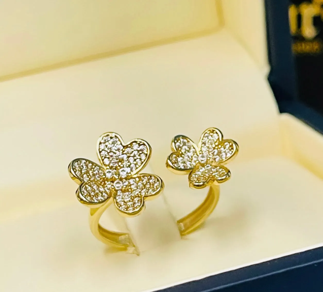 Flowers ring