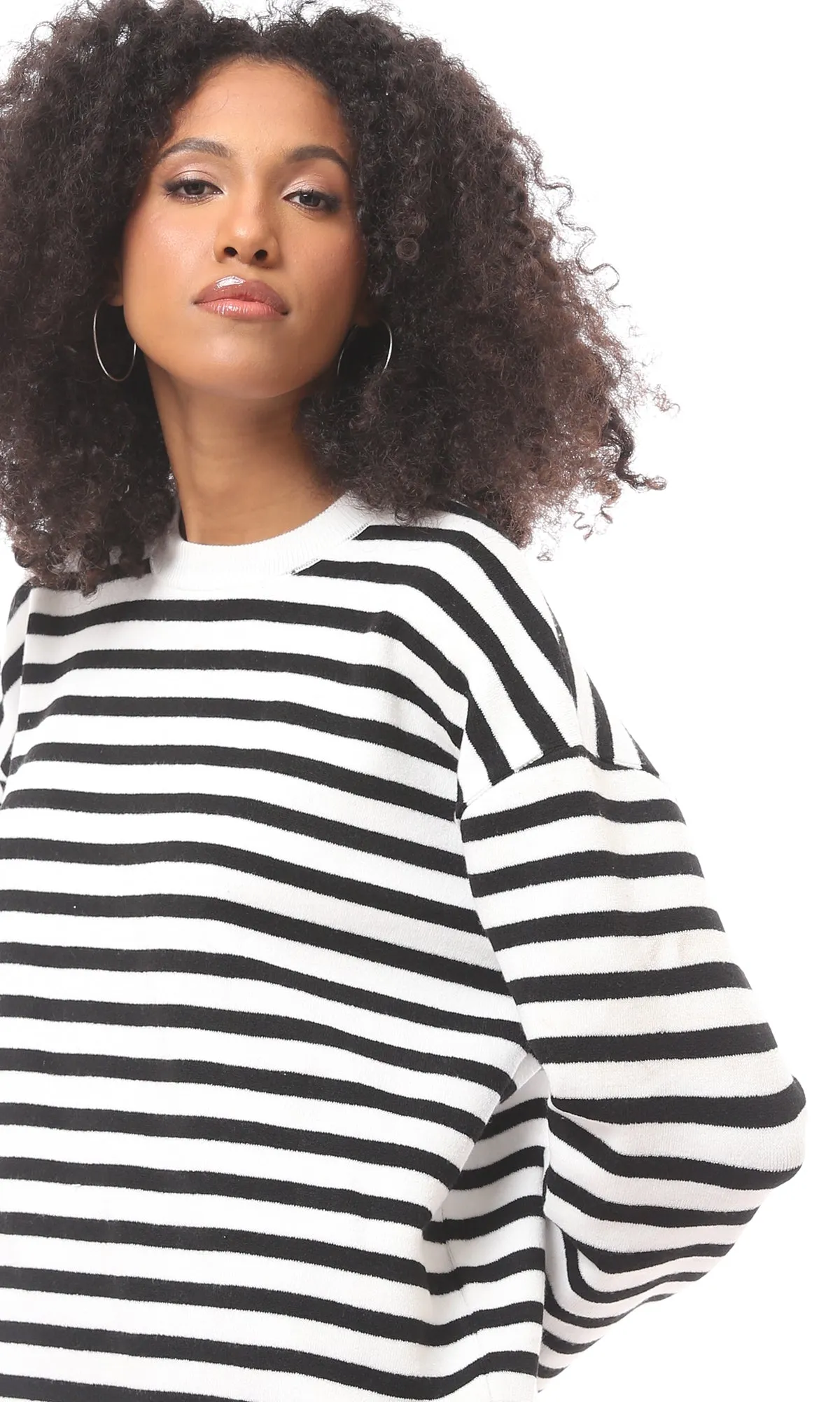 O171922 Bi-Tone White & Black Round Neck Pullover