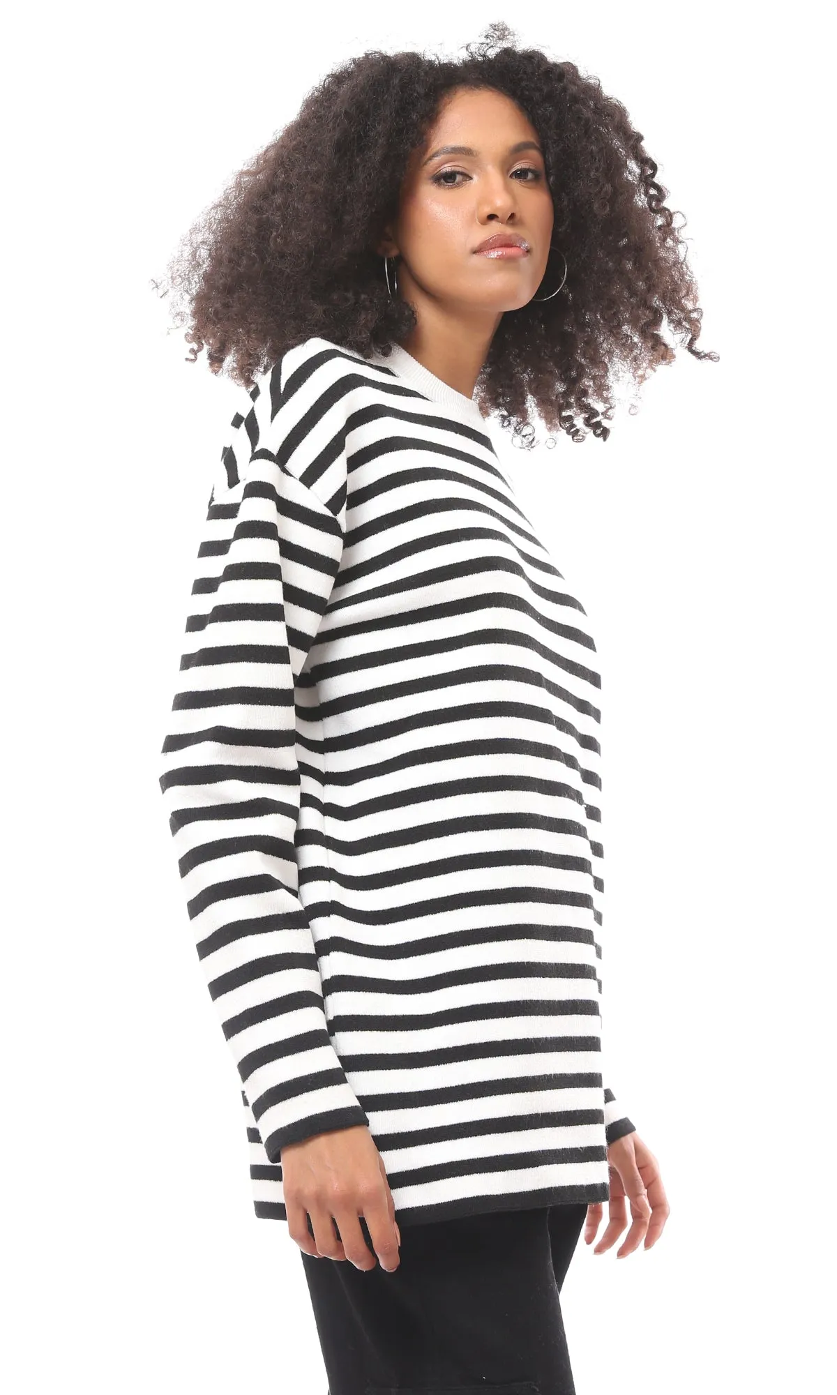 O171922 Bi-Tone White & Black Round Neck Pullover