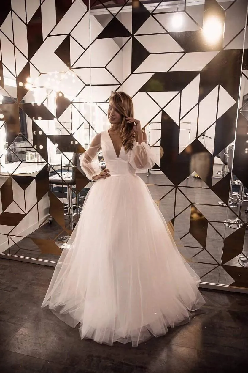 Romantic Wedding Dress Tveisiya with Puffy Sleeves