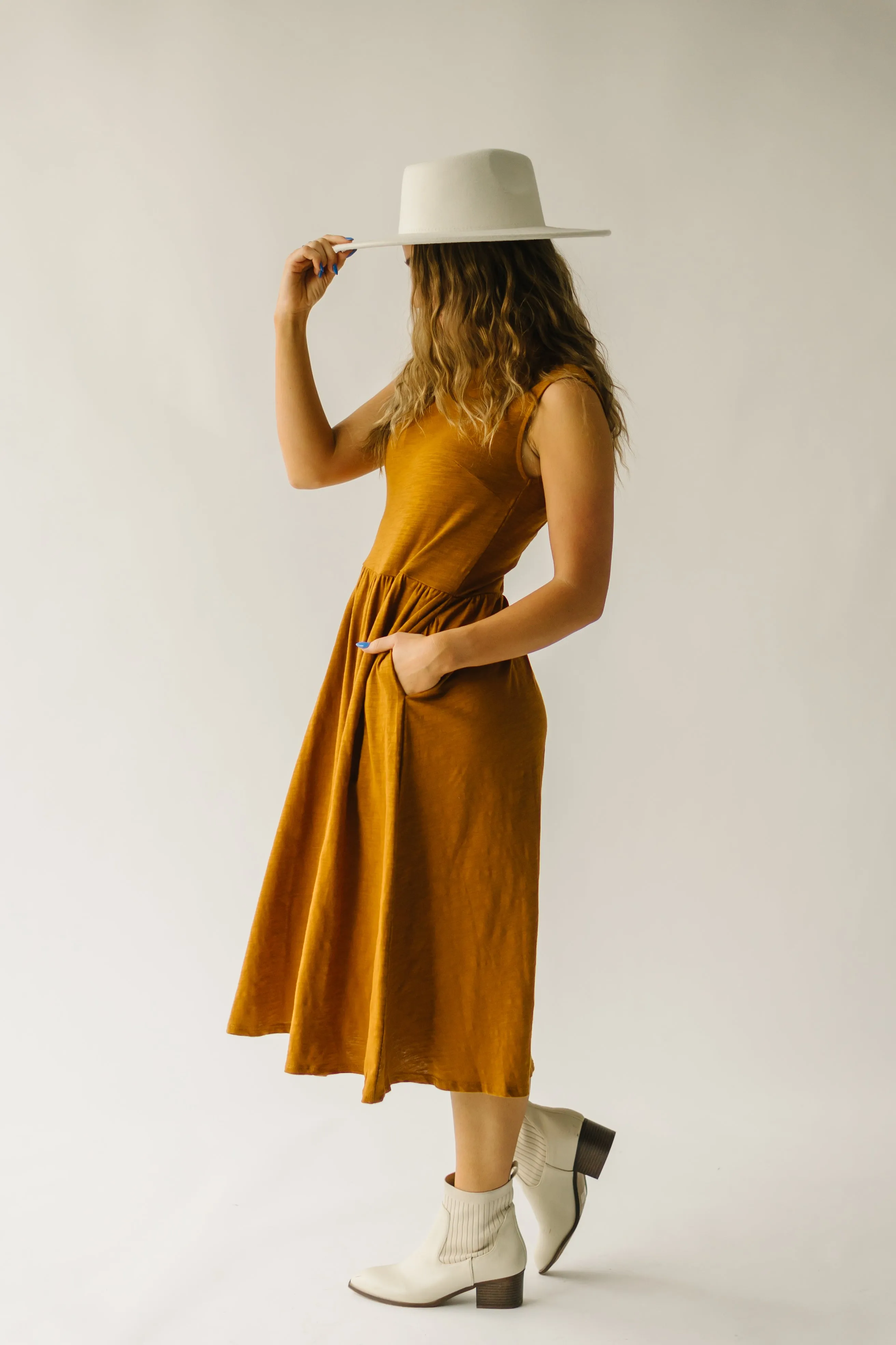 The Genoa Basic Midi Dress in Brown