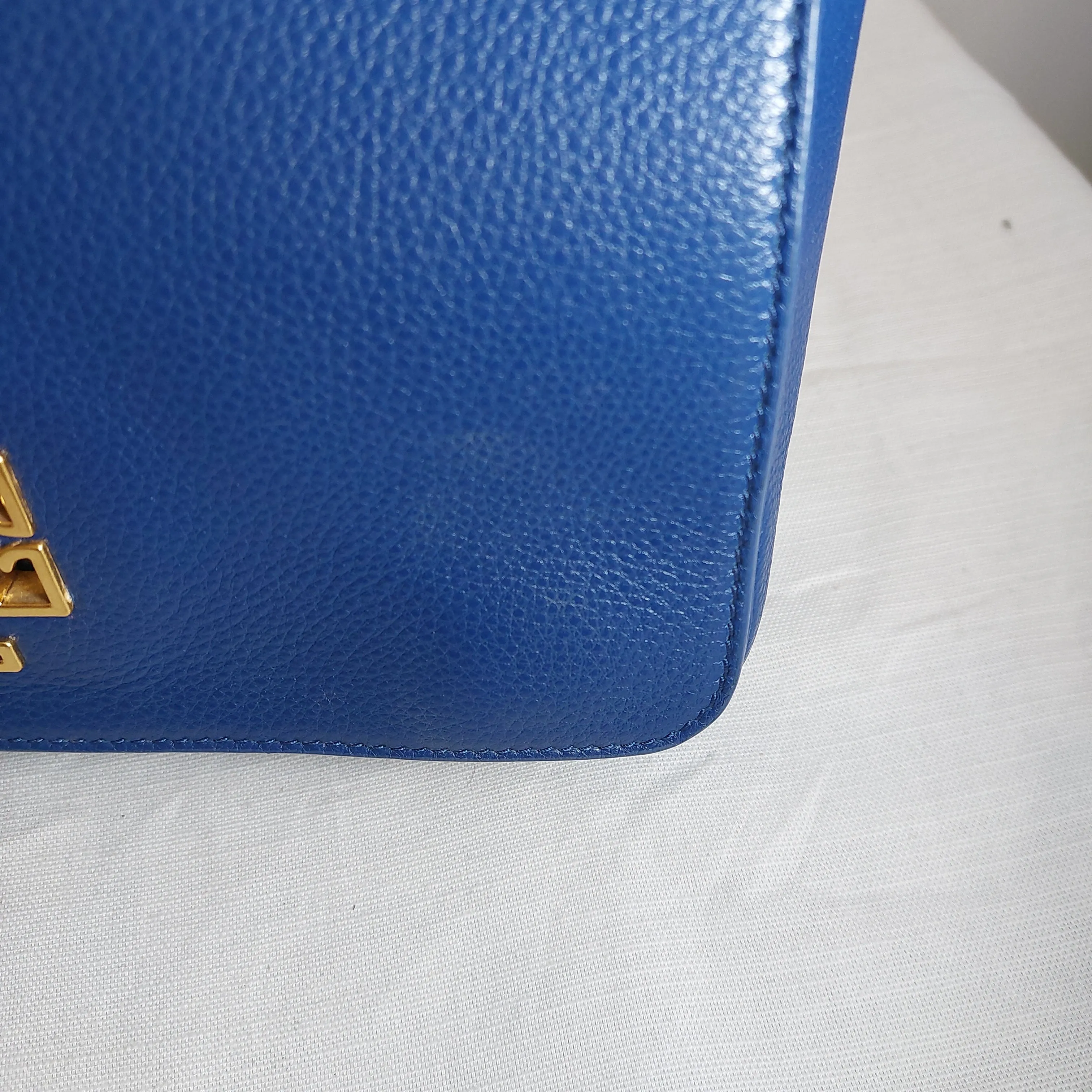 Tory Burch Britten Blue Pebbled Leather Shoulder Bag | Pre Loved |