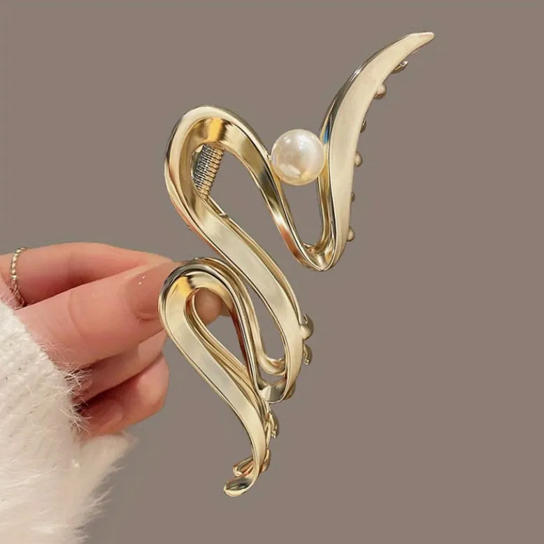 Wavy Pearl Hair Claw